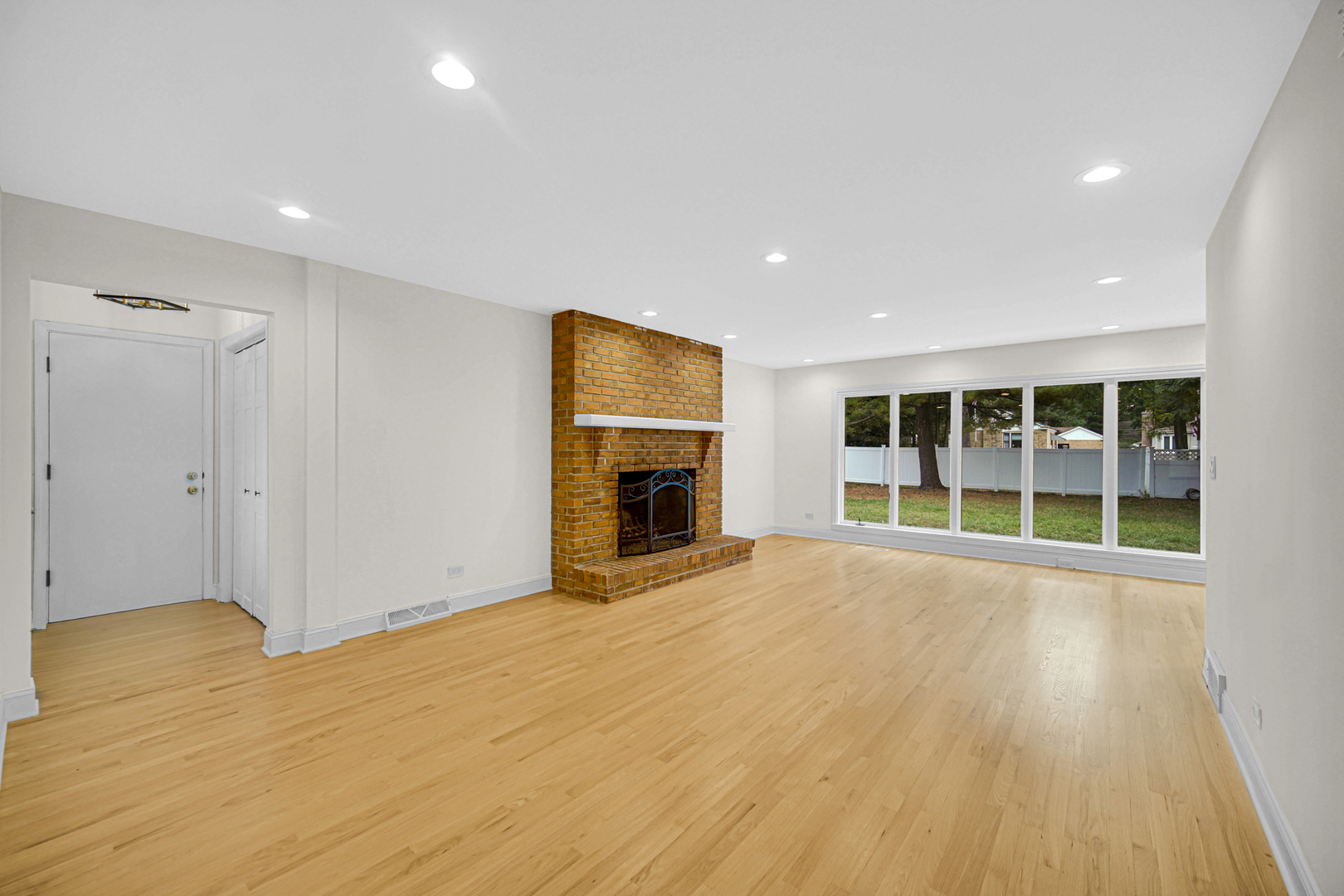 110 South Mt Prospect Road Mount Prospect, IL 60056 - Photo 4 of 27