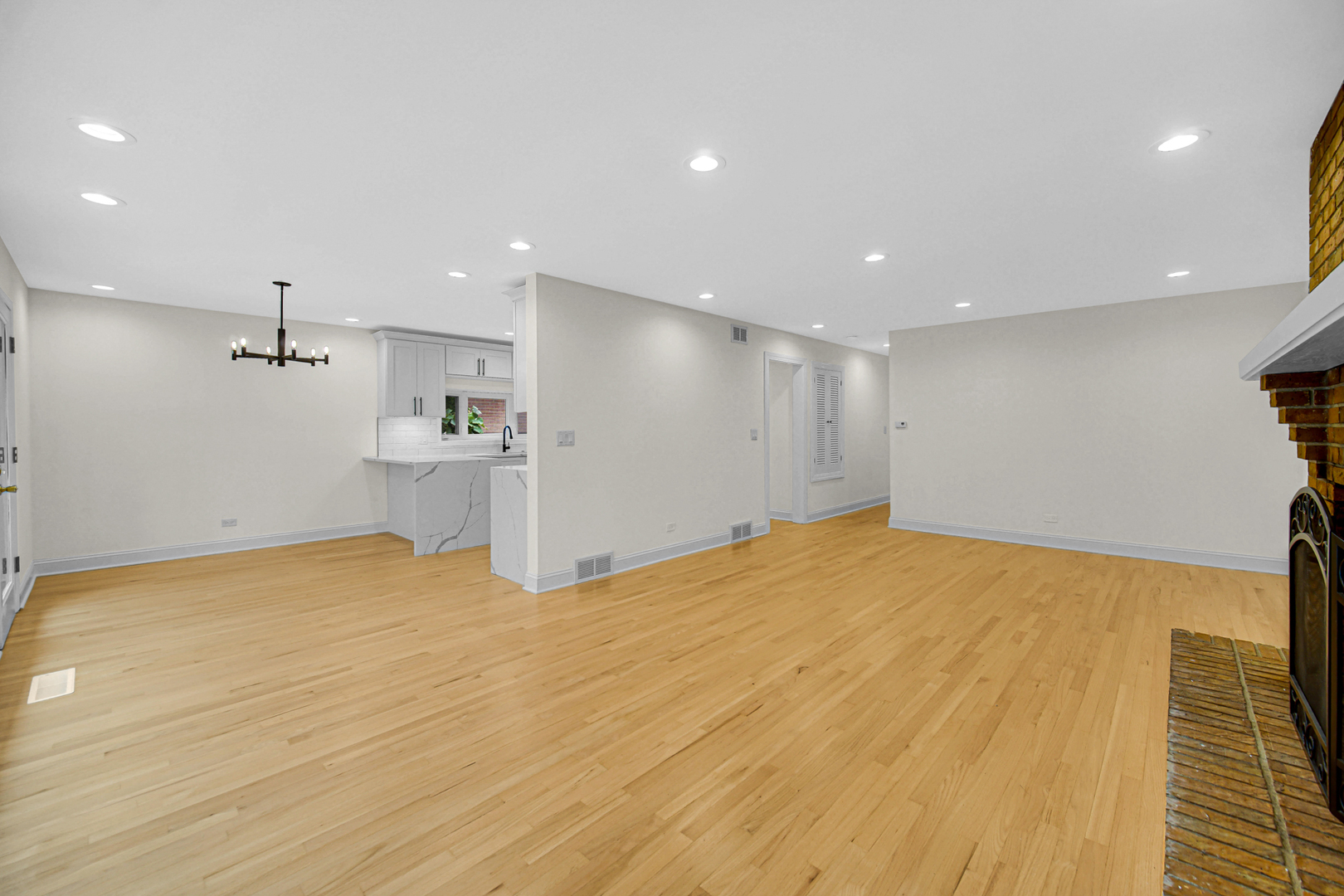 110 South Mt Prospect Road Mount Prospect, IL 60056 - Photo 5 of 27
