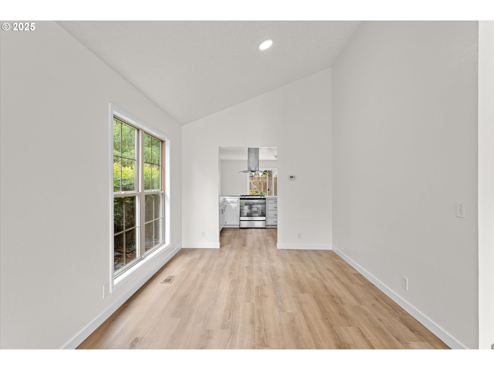 7206 North Amherst Street Portland, OR 97203 - Photo 6 of 40