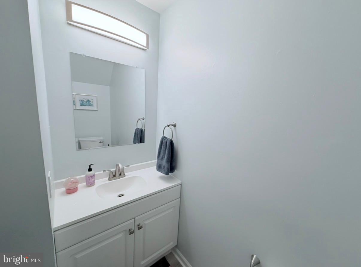 3603 Fenwick Lane Mount Laurel, NJ 08054 - Photo 8 of 17 a bathroom with a sink and a mirror
