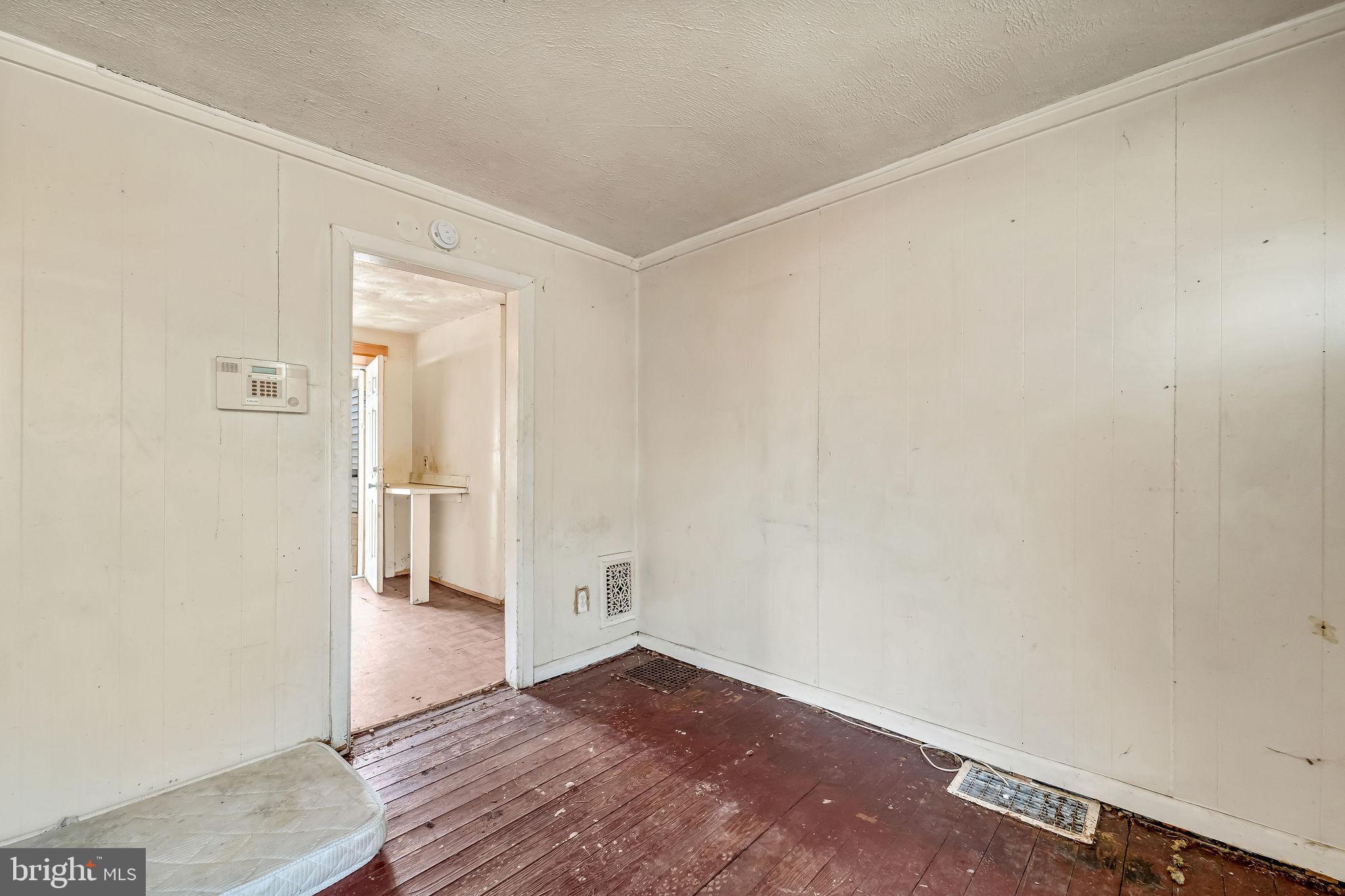 1070 Niagara Road Camden, NJ 08104 - Photo 7 of 18