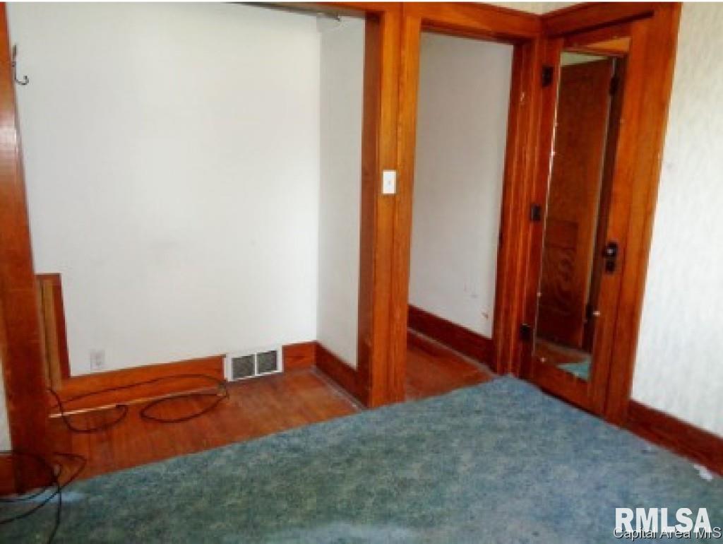 426 West Chestnut Street Oneida, IL 61467 - Photo 2 of 10 Gallery Image 2