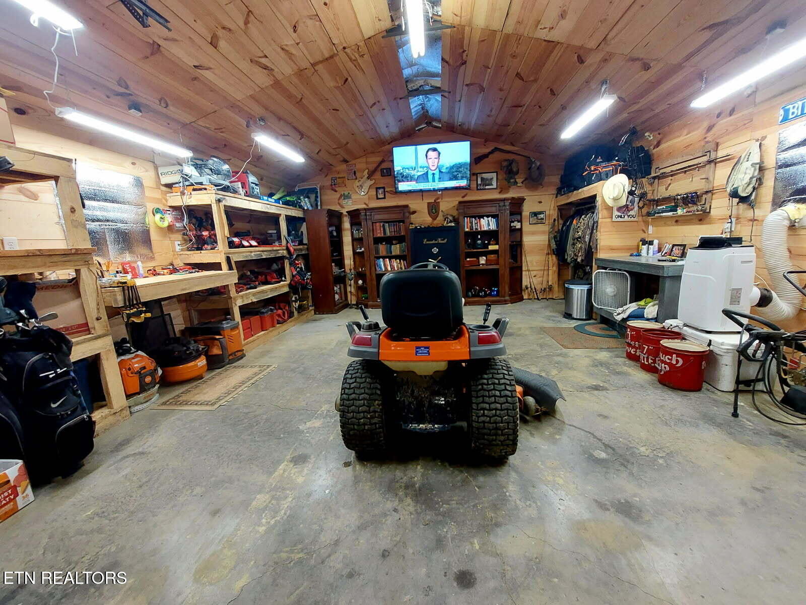 411 Rafter Road Tellico Plains, TN 37385 - Photo 8 of 34 Workshop/Man Cave