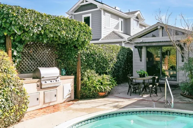 $2,625,000 | 2084 St Francis Way, San Carlos, CA 94070