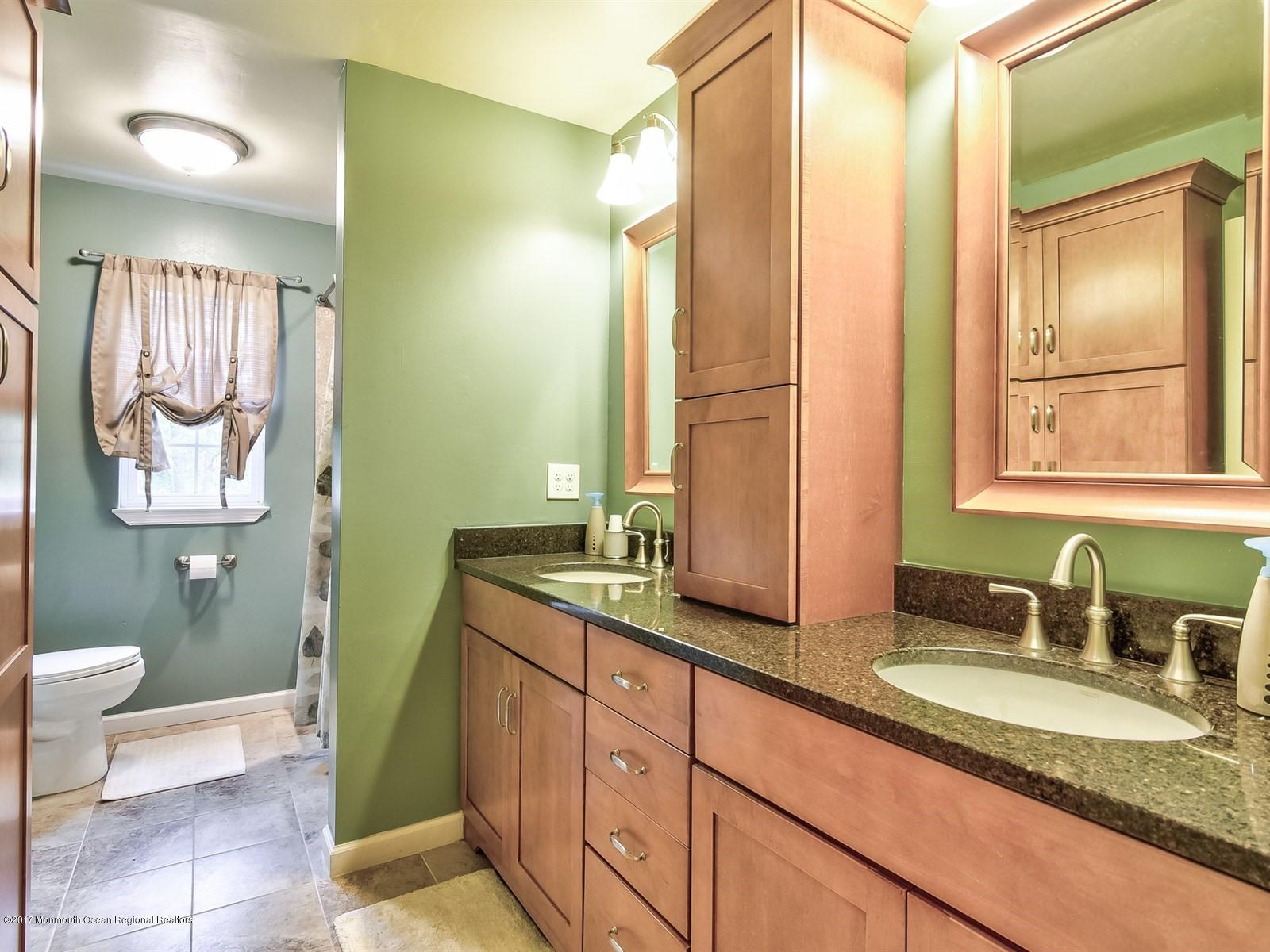 4 Shepherds Way Jackson, NJ 08527 - Photo 21 of 25 23 Bathroom