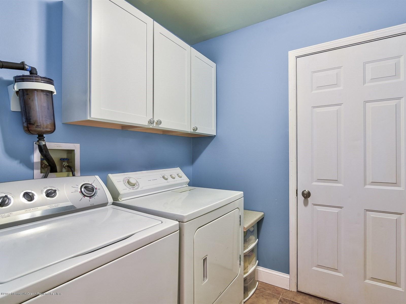4 Shepherds Way Jackson, NJ 08527 - Photo 23 of 25 26_Laundry Room
