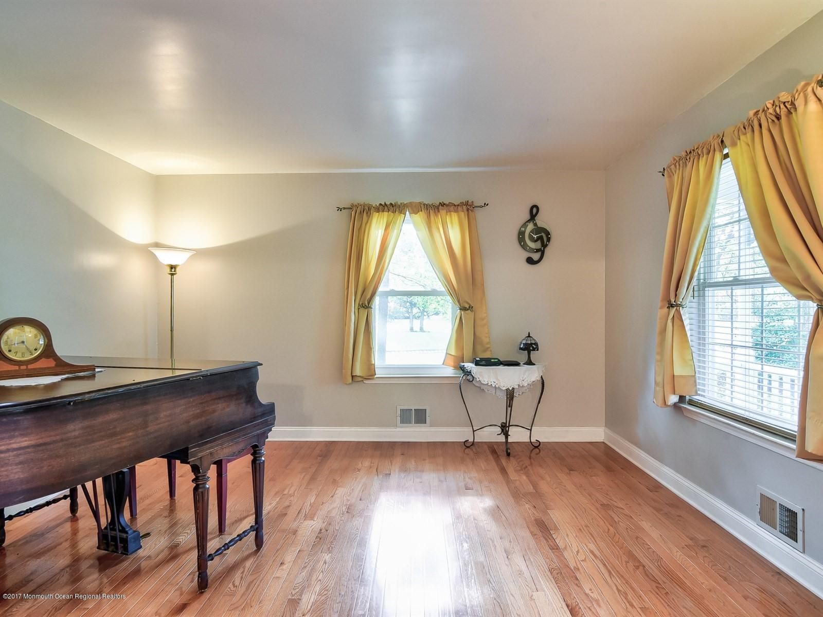 4 Shepherds Way Jackson, NJ 08527 - Photo 6 of 25 006_Living Room