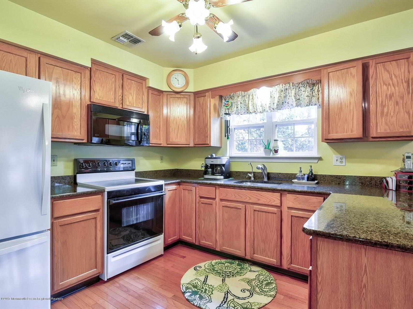 4 Shepherds Way Jackson, NJ 08527 - Photo 10 of 25 012_Kitchen