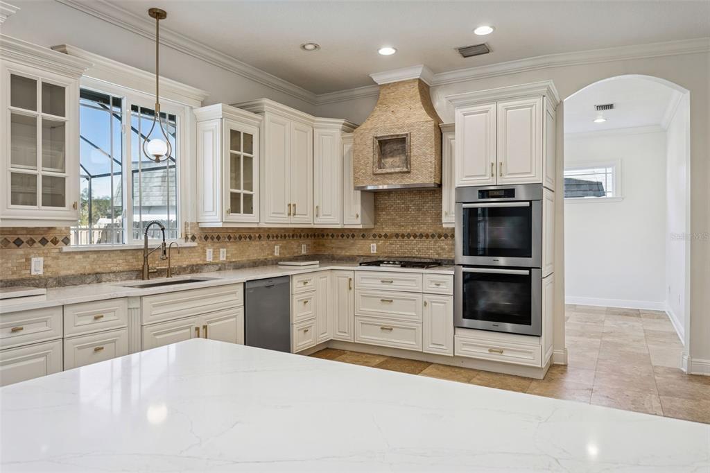 11606 Lipsey Road Tampa, FL 33618 - Photo 12 of 100