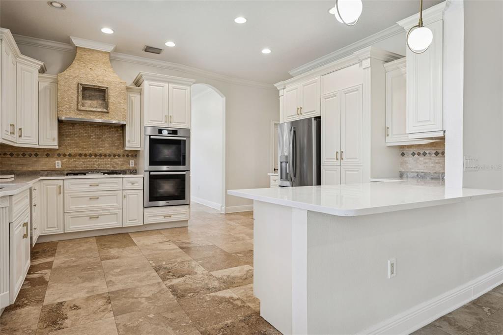 11606 Lipsey Road Tampa, FL 33618 - Photo 13 of 100