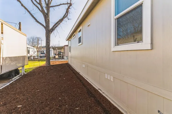 a view of a back yard