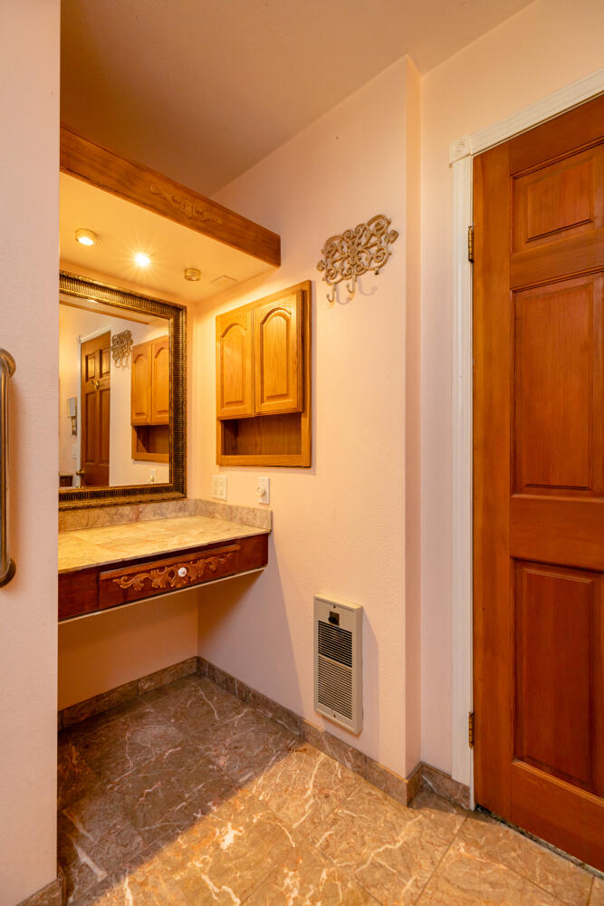 21550 Sprague River Road Chiloquin, OR 97624 - Photo 27 of 34 Main house bathroom