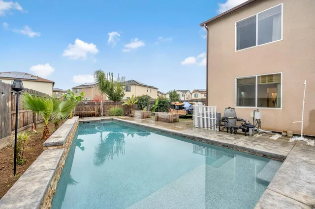 $515,000 | 888 Descanso Avenue, Clovis, CA 93619