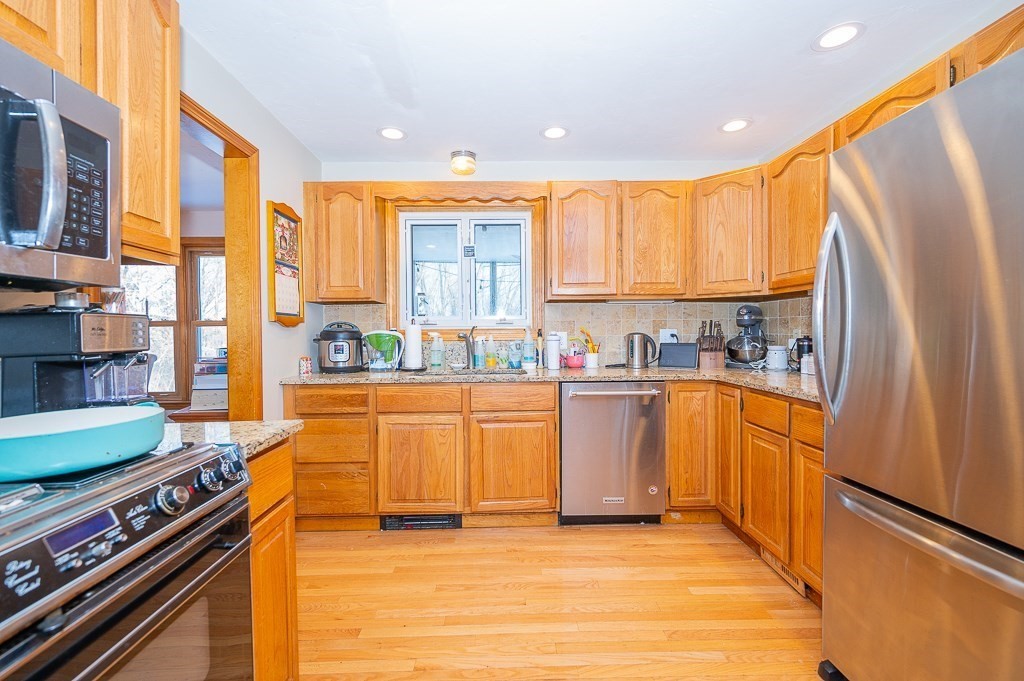 49 Oxford Road Charlton, MA 01507 - Photo 5 of 30