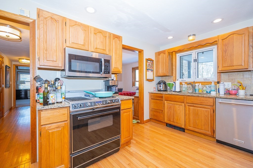 49 Oxford Road Charlton, MA 01507 - Photo 7 of 30