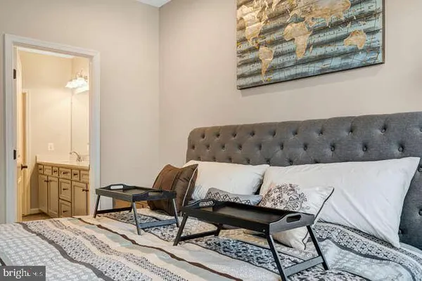 $5,250 | 12258 Sessile Commons, Fairfax, VA 22030