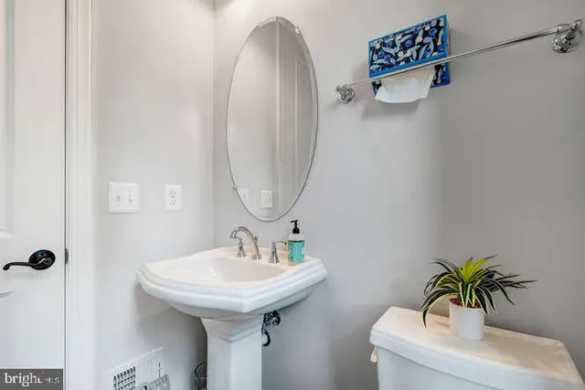 $5,250 | 12258 Sessile Commons, Fairfax, VA 22030