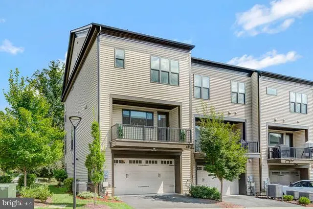 $5,250 | 12258 Sessile Commons, Fairfax, VA 22030