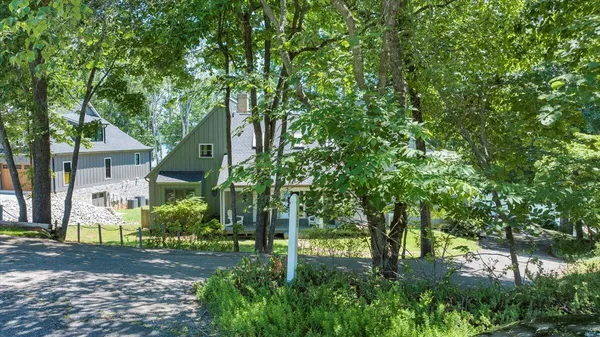 $1,349,900 | 428 Anchor Drive, Moneta, VA 24121