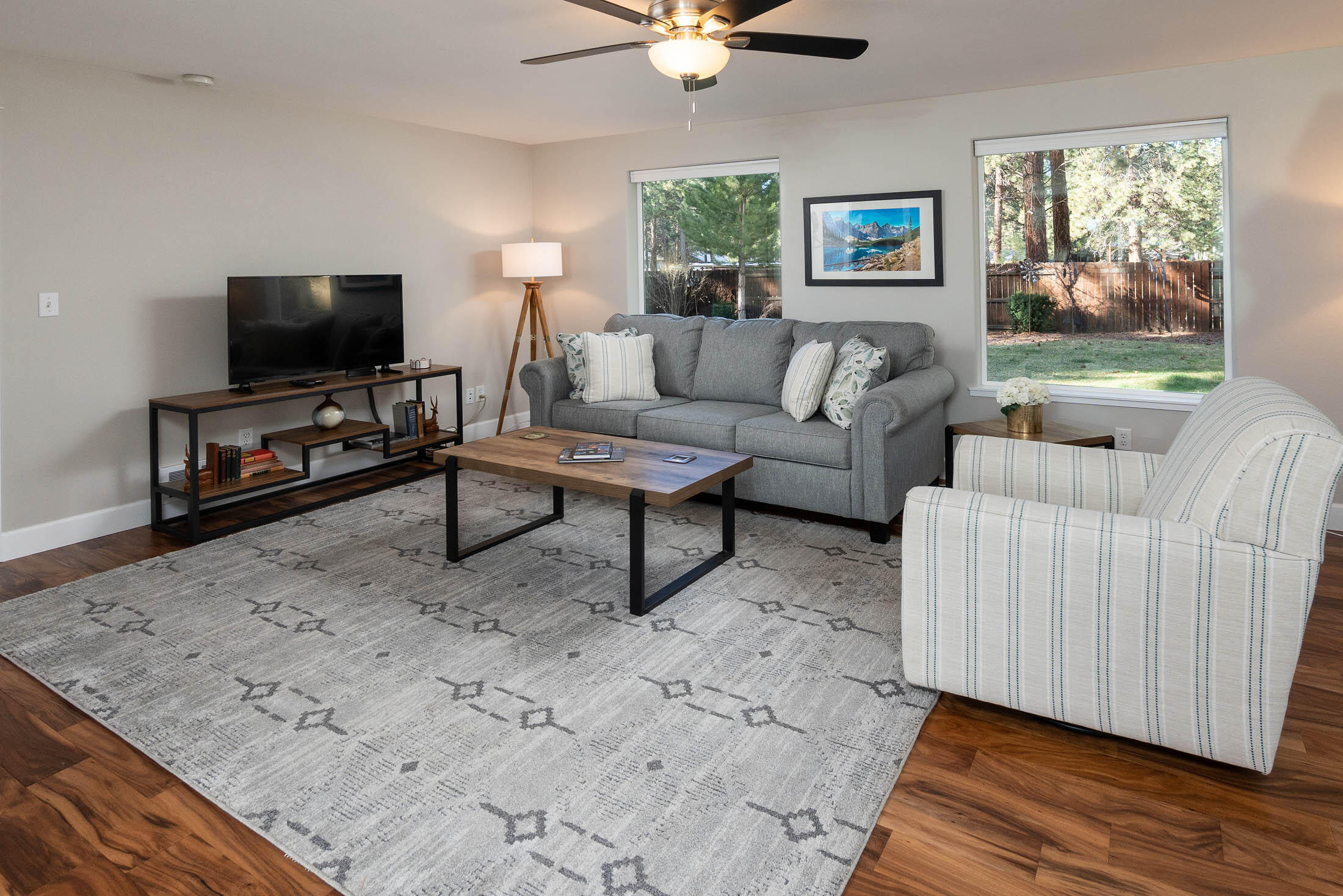 19459 Apache Road Bend, OR 97702 - Photo 25 of 33 Live-in Suite Living Room