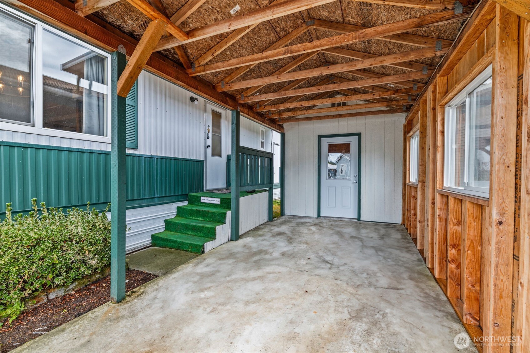 11330 East Riverside Drive, Unit 7 Bothell, WA 98011 - Photo 26 of 32 a view of a porch