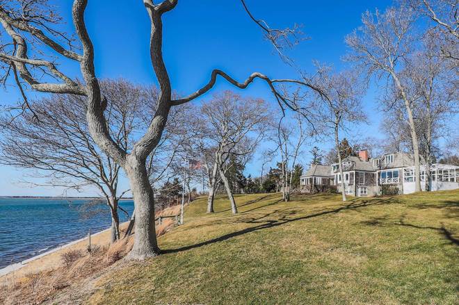 267 Three Mile Harbor Road East Hampton, NY 11937 - Photo 4 of 28 Gallery Image 4