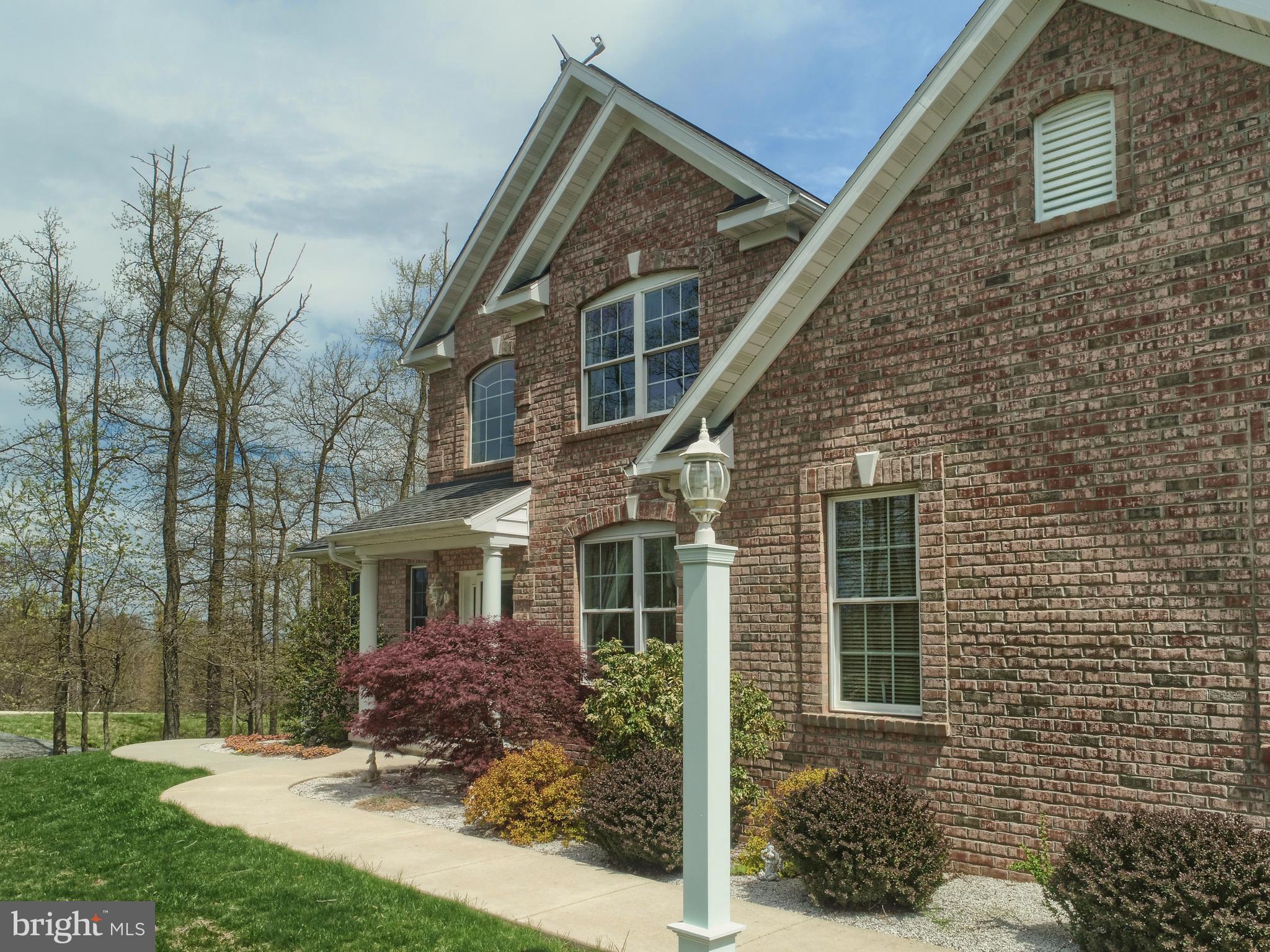 162 Overlook Road Morgantown, PA 19543 - Photo 49 of 52 Great Shot of the Maintenance Free Brick