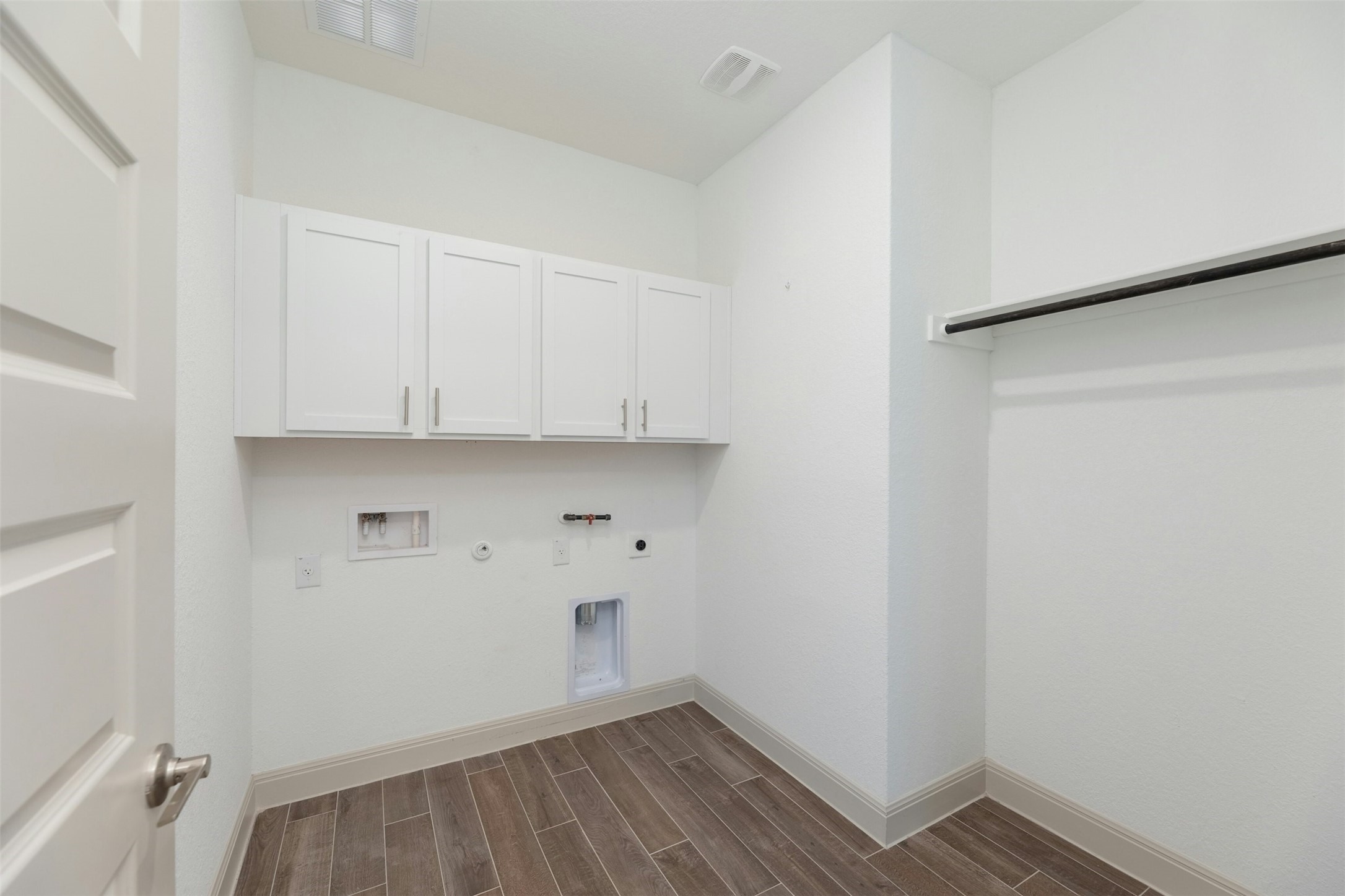 1736 Weavers Bend Georgetown, TX 78628 - Photo 30 of 40 Oversized separate laundry room.