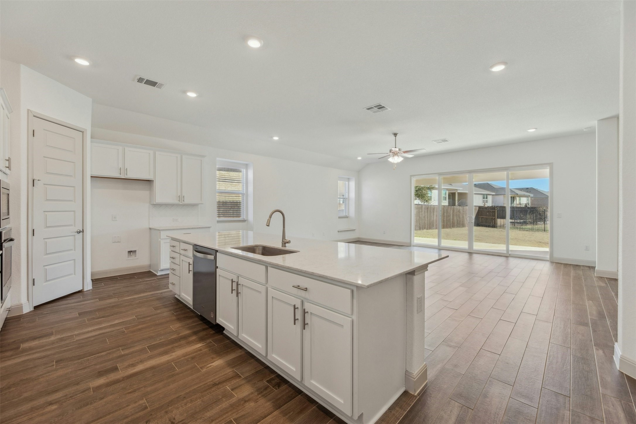 1736 Weavers Bend Georgetown, TX 78628 - Photo 5 of 40 Granite counters.