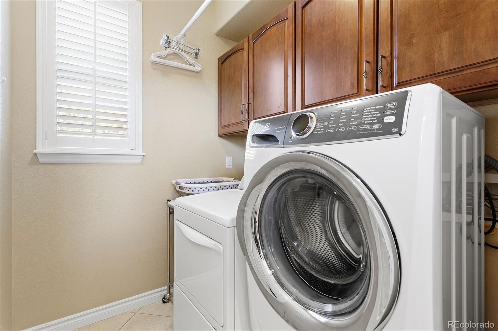 9236 Viaggio Way Highlands Ranch, CO 80126 - Photo 9 of 41 a utility room with dryer and washer