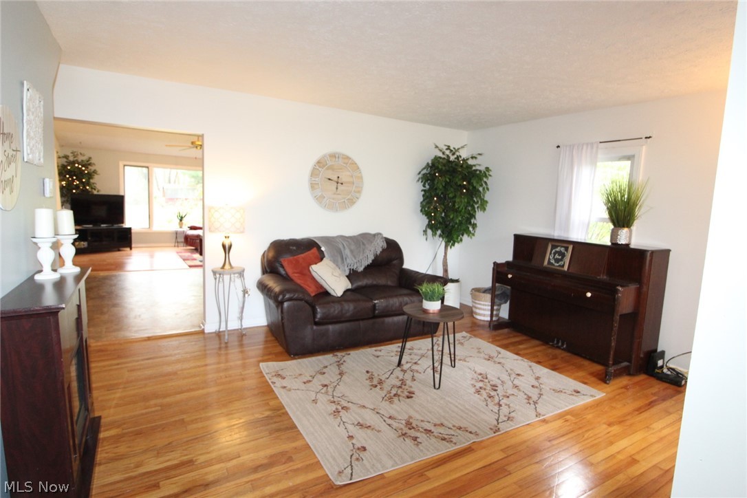 2040 Maple Road Stow, OH 44224 - Photo 2 of 34