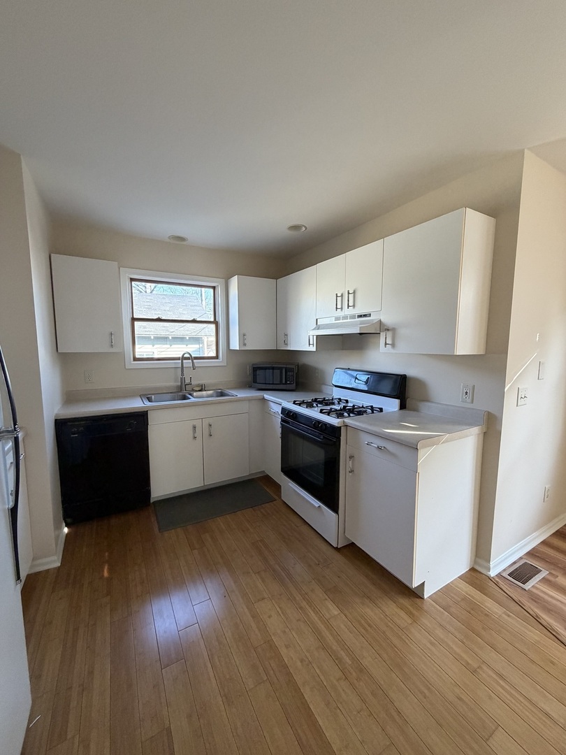 411 Richards Street Geneva, IL 60134 - Photo 8 of 21