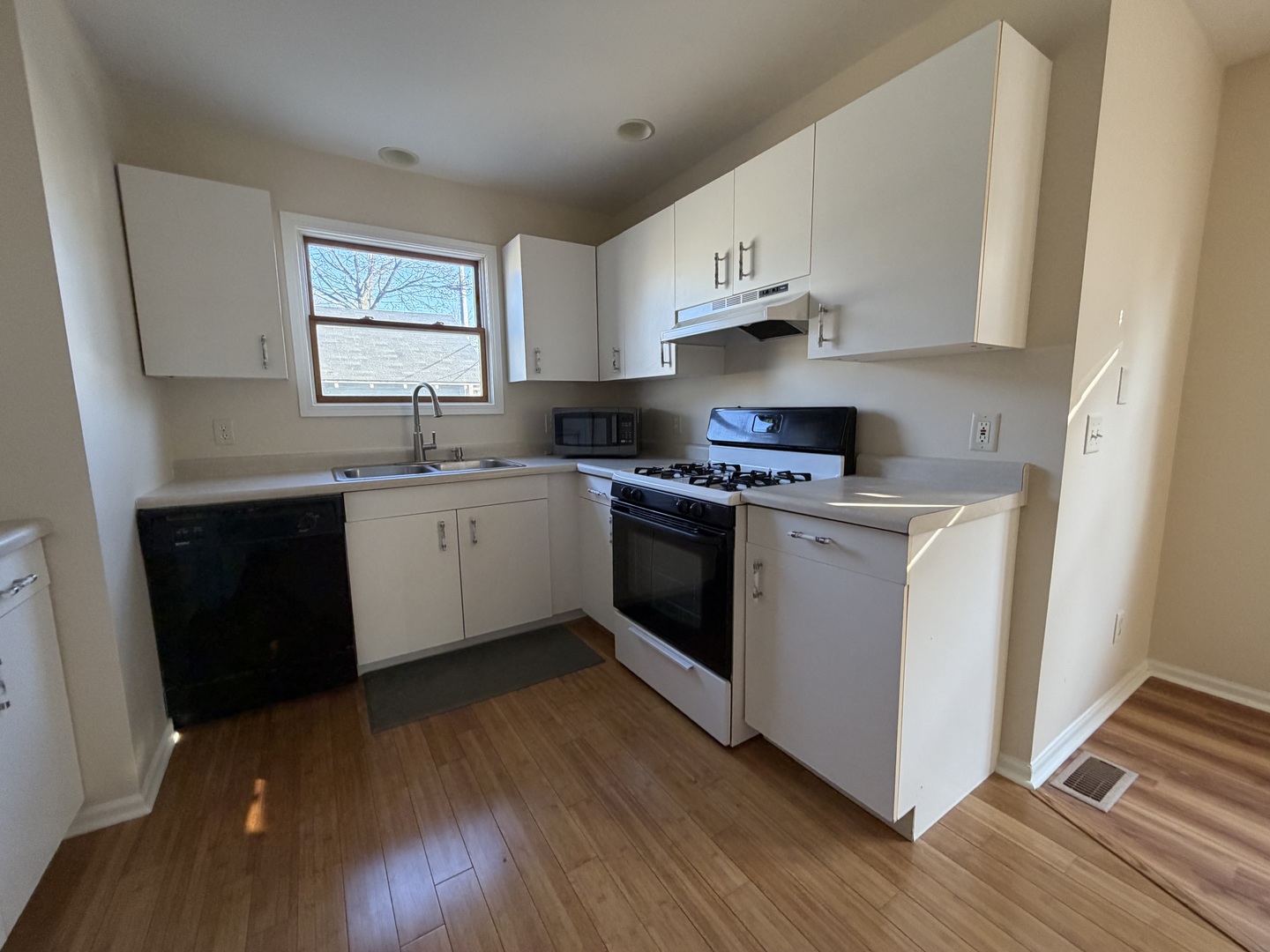 411 Richards Street Geneva, IL 60134 - Photo 9 of 21