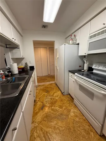 $2,600 | 2475 Brickell Avenue, Unit 2003, Miami, FL 33129