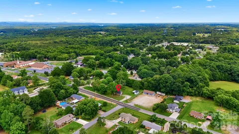 $259,900 | 3526 16th Street Northeast, Hickory, NC 28601