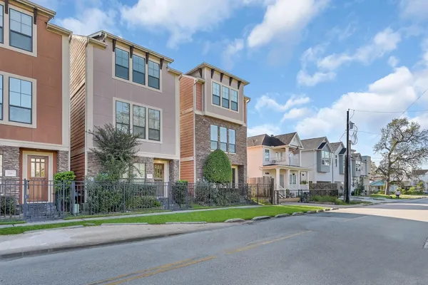 $3,250 | 1046 West 23rd Street, Unit H, Houston, TX 77008
