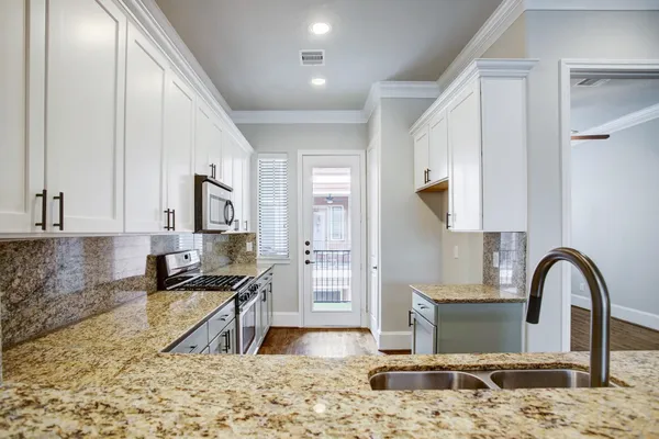 $3,250 | 1046 West 23rd Street, Unit H, Houston, TX 77008