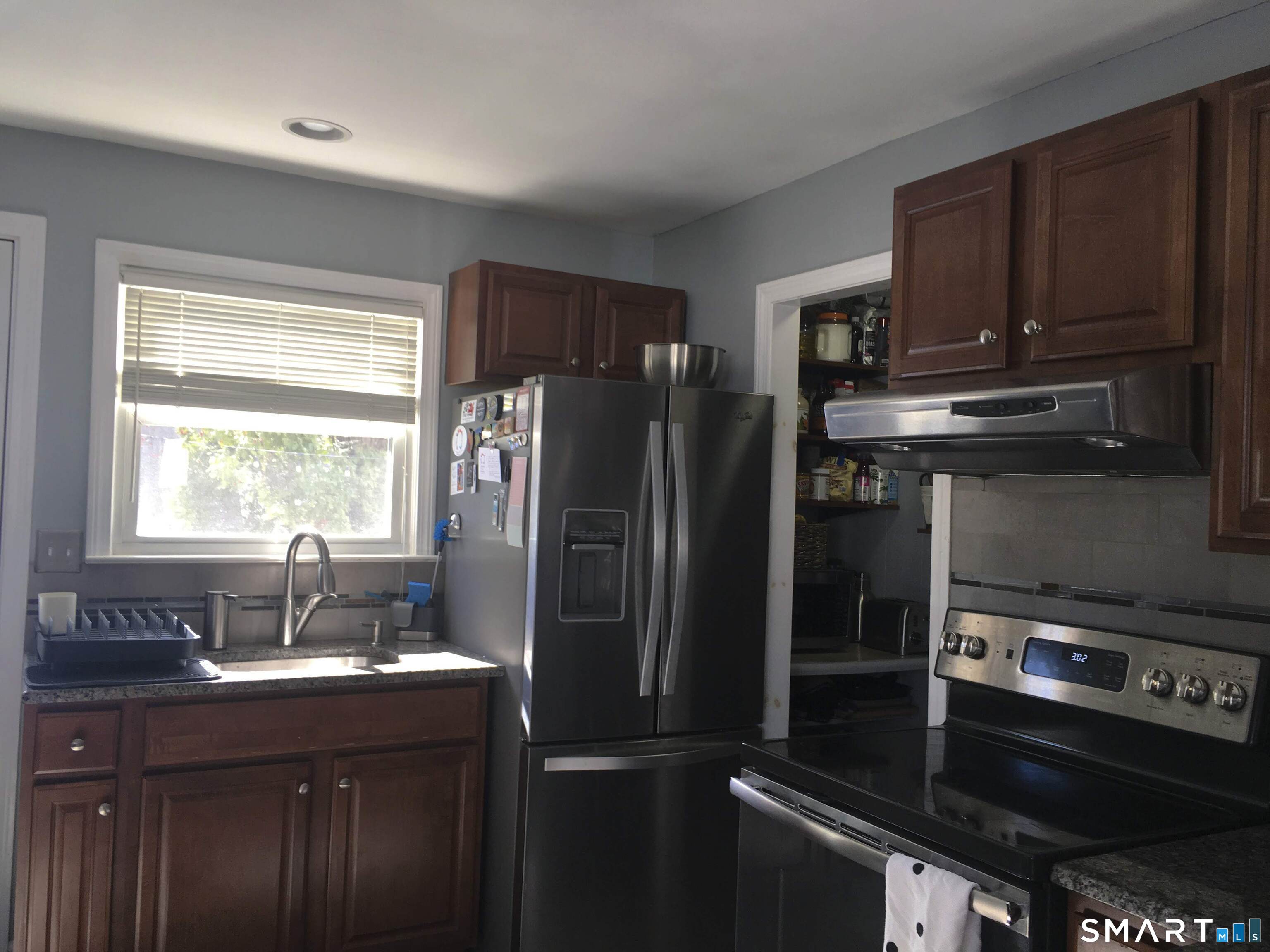 25 Rena Place Fairfield, CT 06825 - Photo 13 of 29