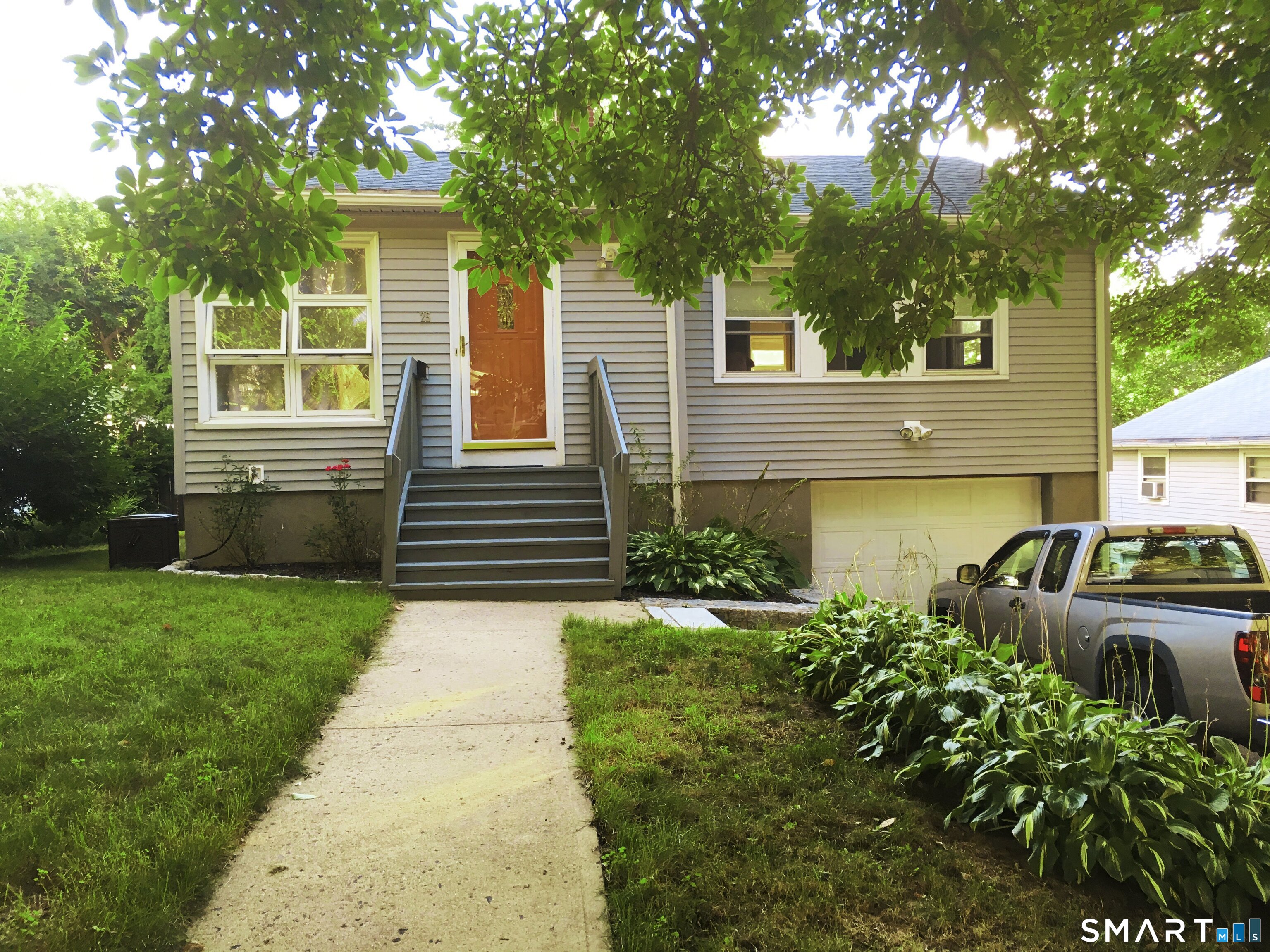 25 Rena Place Fairfield, CT 06825 - Photo 2 of 29