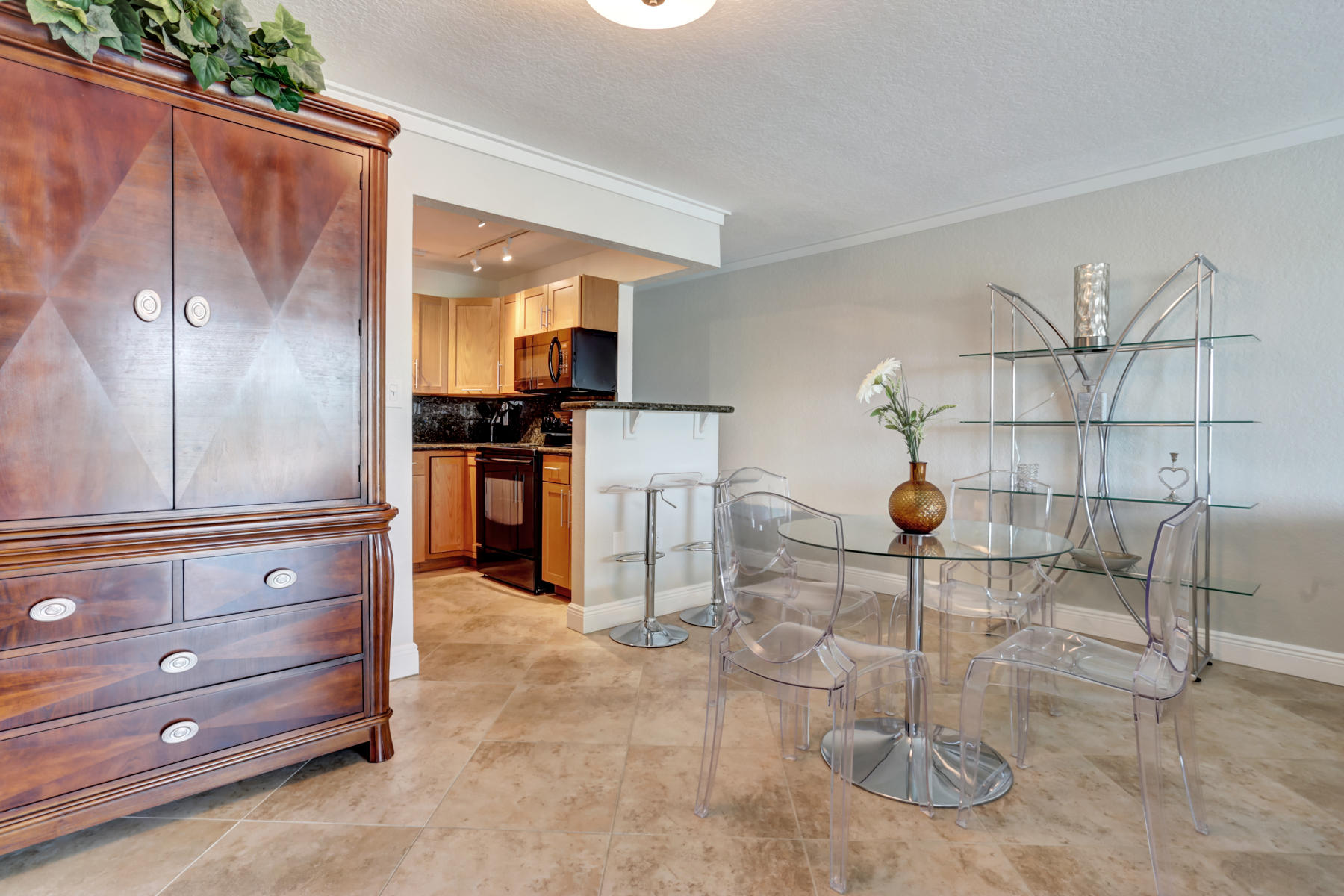 777 Jeffery Street, Unit 304 Boca Raton, FL 33487 - Photo 13 of 35 Dining area