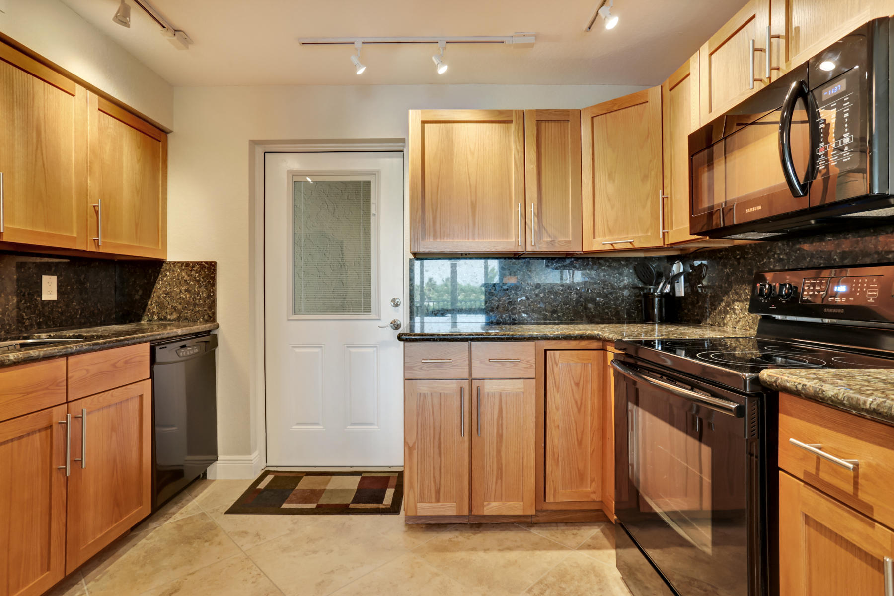 777 Jeffery Street, Unit 304 Boca Raton, FL 33487 - Photo 16 of 35 Kitchen