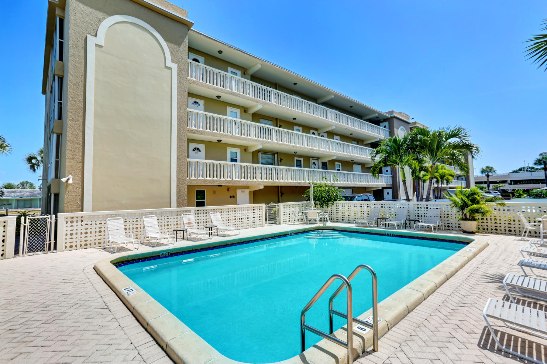 777 Jeffery Street, Unit 304 Boca Raton, FL 33487 - Photo 27 of 35 River Dome pool