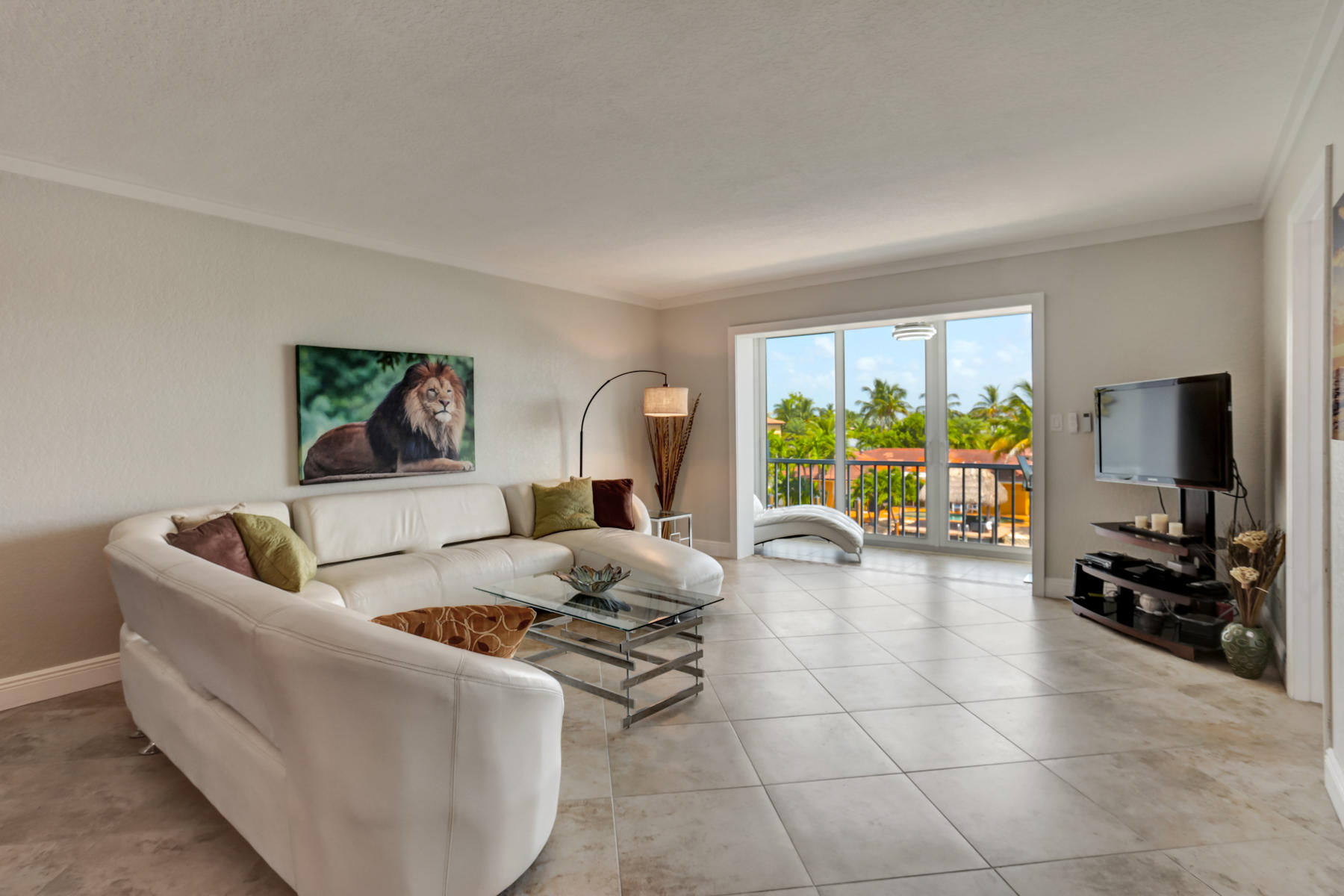 777 Jeffery Street, Unit 304 Boca Raton, FL 33487 - Photo 3 of 35 Living room