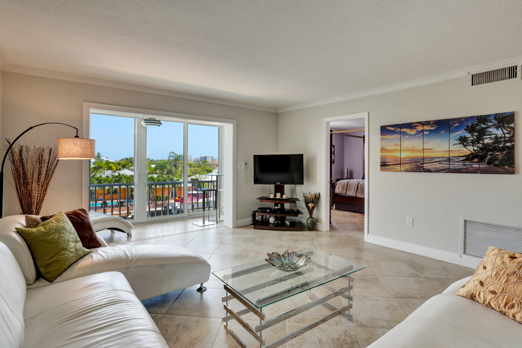 777 Jeffery Street, Unit 304 Boca Raton, FL 33487 - Photo 4 of 35 Living room