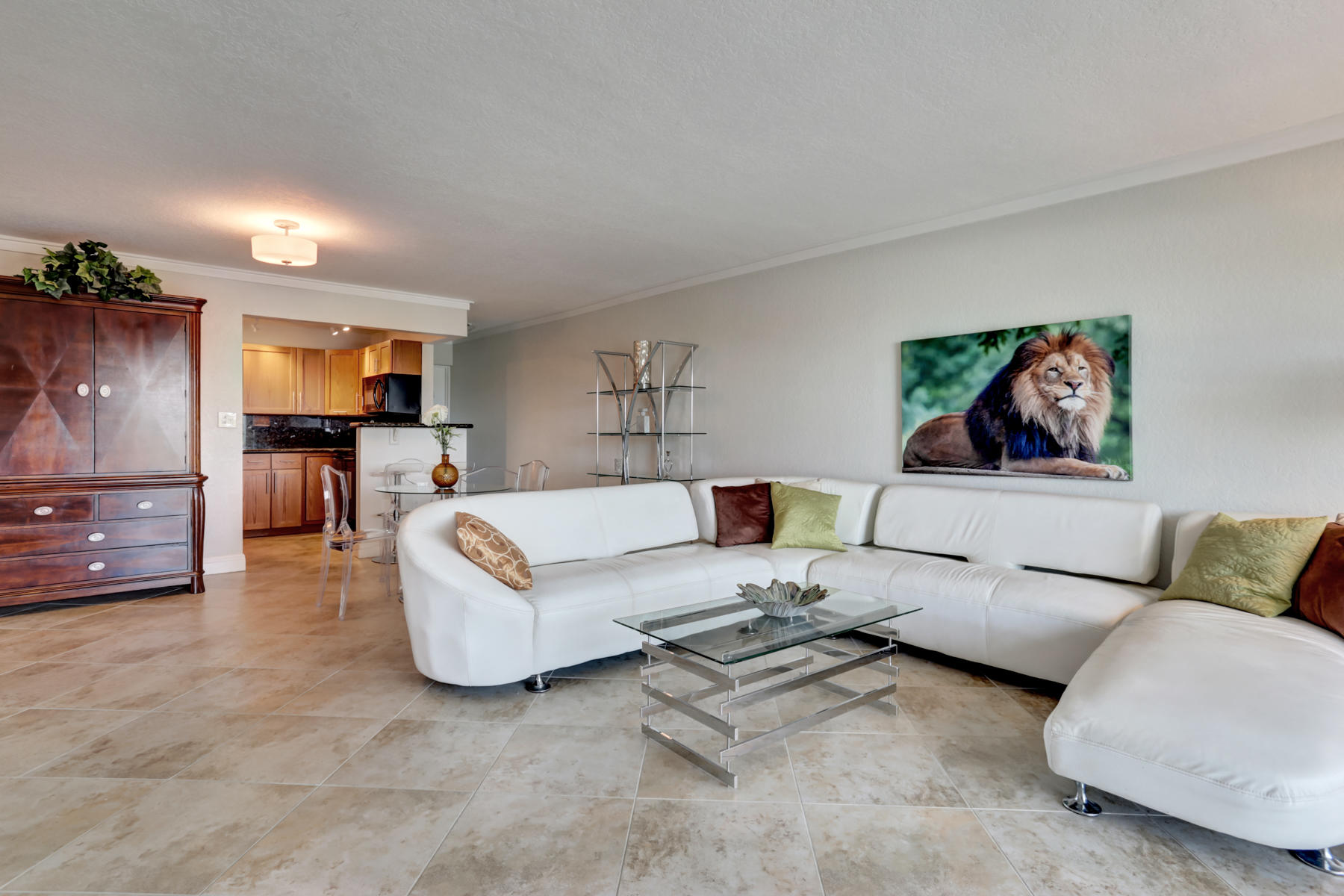 777 Jeffery Street, Unit 304 Boca Raton, FL 33487 - Photo 5 of 35 Living room
