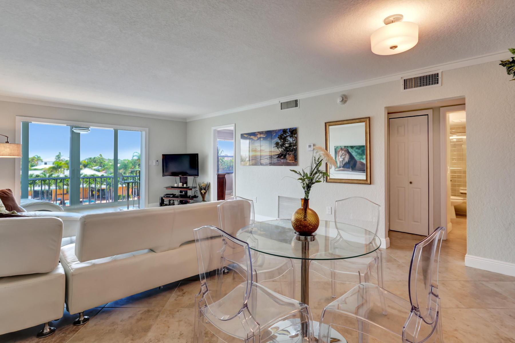 777 Jeffery Street, Unit 304 Boca Raton, FL 33487 - Photo 8 of 35 Living and dining area