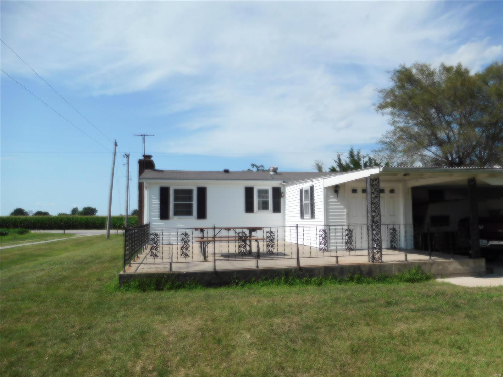 204 West Pocahontas Road Highland, IL 62249 - Photo 2 of 14