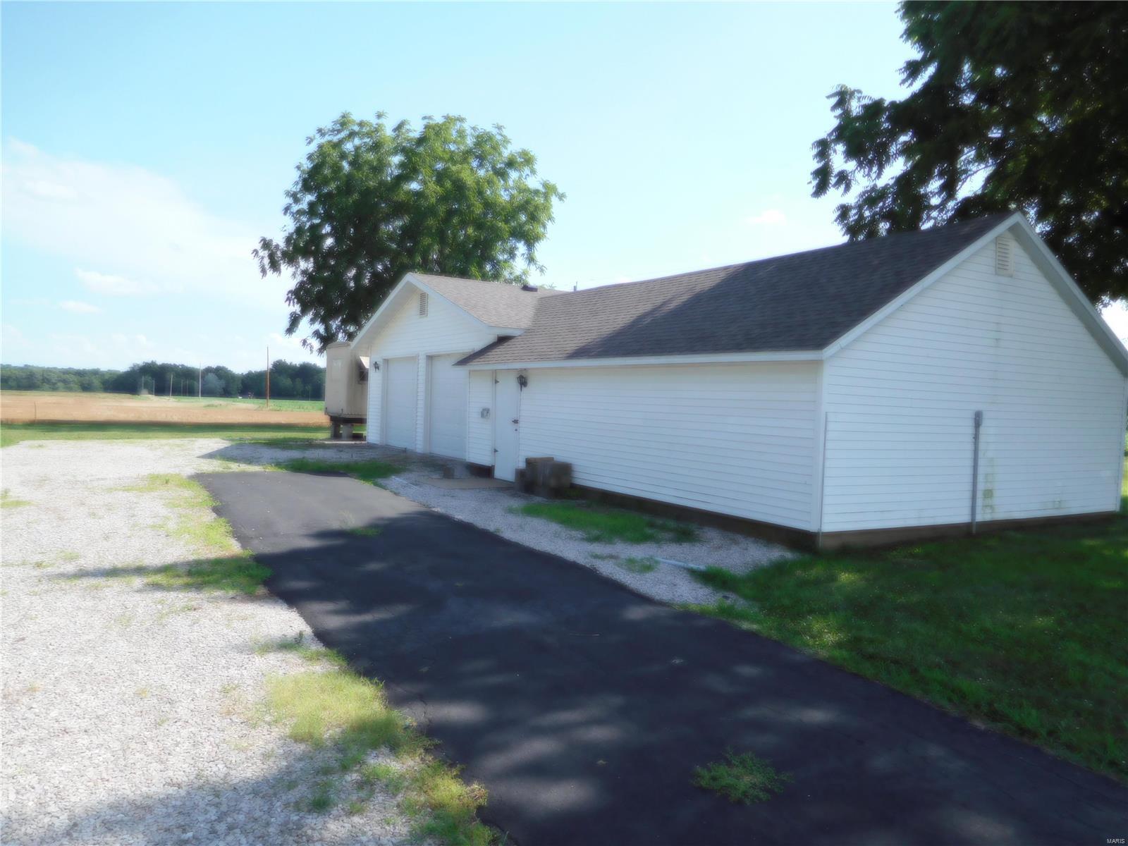 204 West Pocahontas Road Highland, IL 62249 - Photo 13 of 14