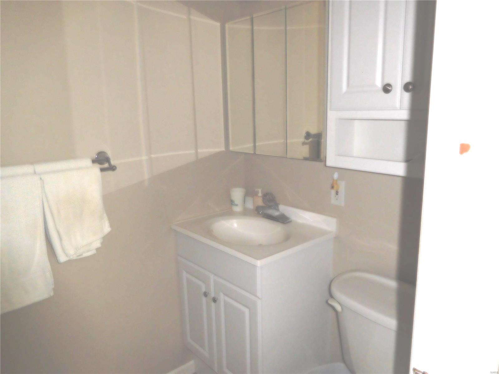 204 West Pocahontas Road Highland, IL 62249 - Photo 10 of 14