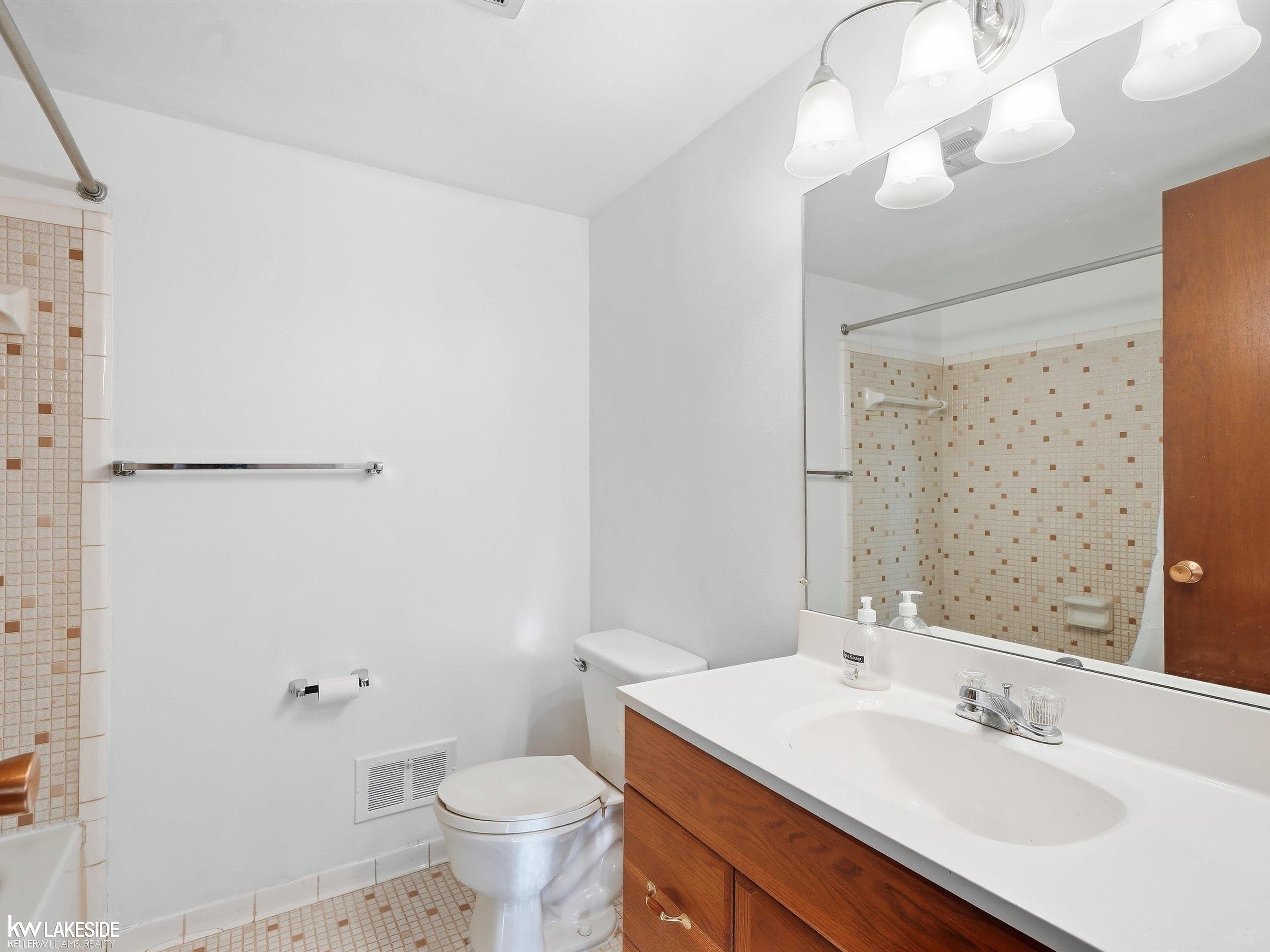 29313 Hayes Road, Unit 35 Warren, MI 48088 - Photo 14 of 23 Gallery Image 14
